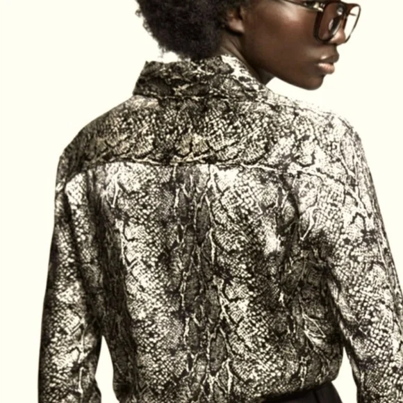 ZARA A Sexy, satiny, silky, snake print statement shirt with collar & cuffs ❣️ - Picture 3 of 8